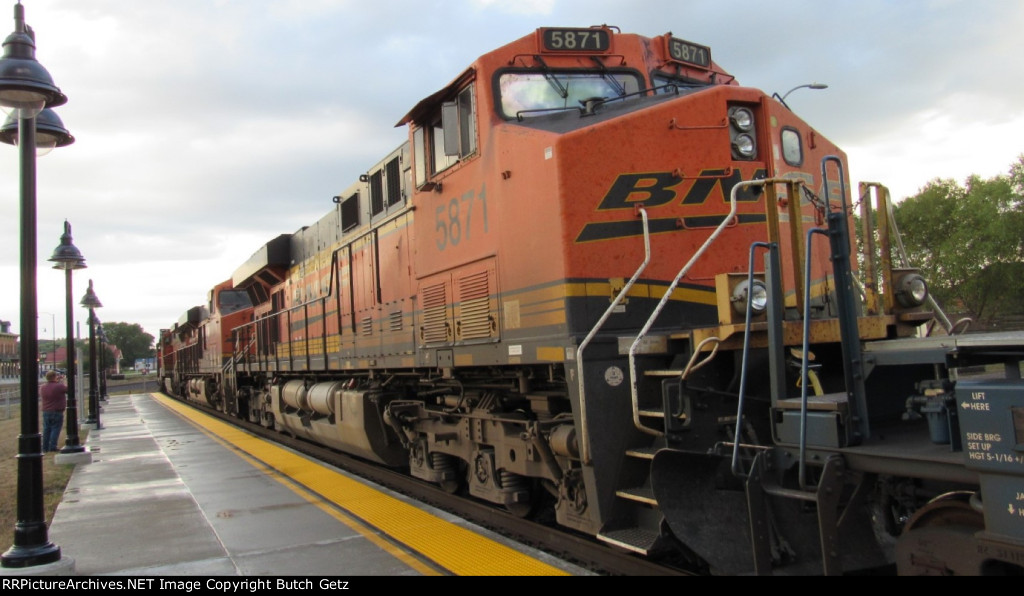 BNSF 5871